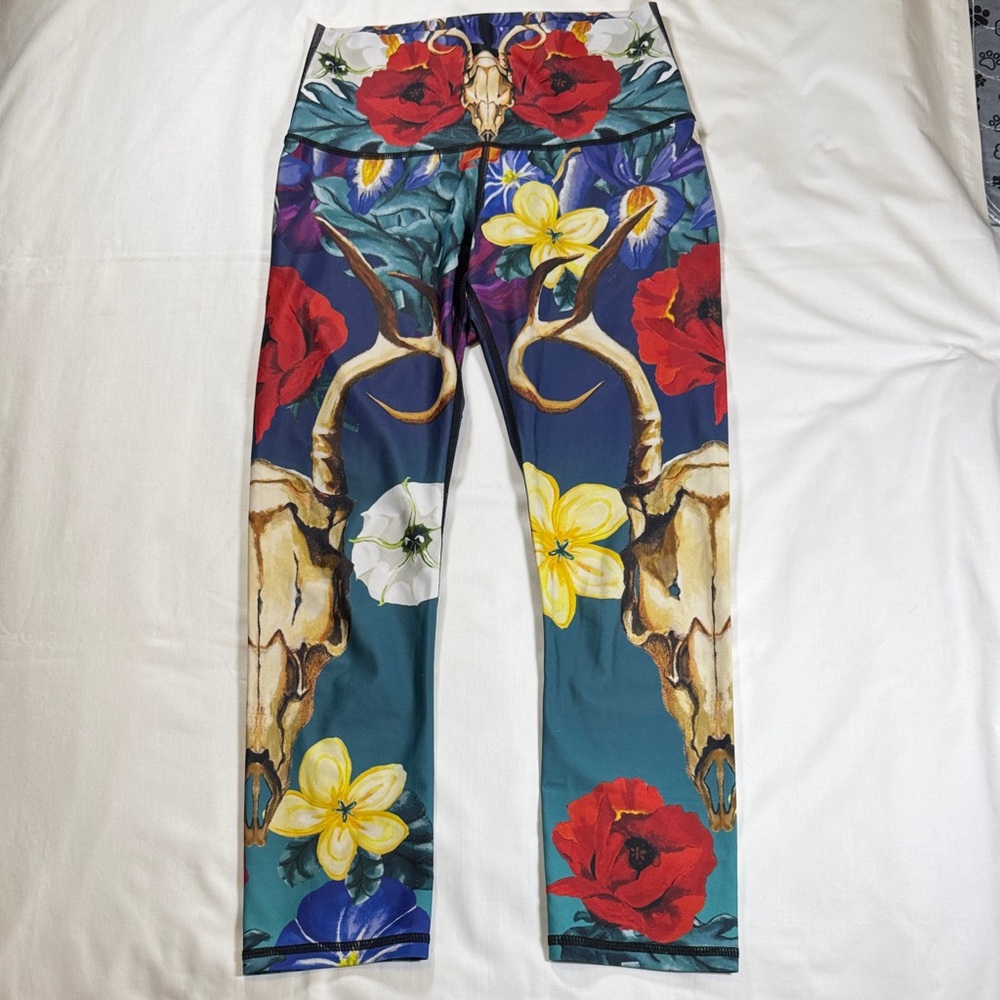 Georgia O’Keefe Floral Skull Print Capri Leggings
